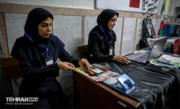 زائران مراسم وداع با آقای شهید ایران در زائرشهرهای منطقه ۱۳ 10