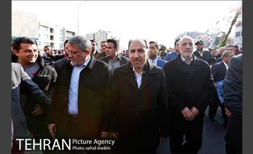 حضور شهردار تهران در راهپیمایی با مترو 7