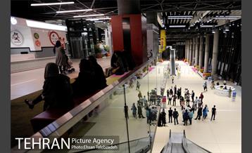 شبگردی اصحاب رسانه در باغ کتاب تهران 4