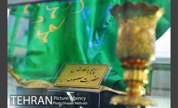 اهتزاز پرچم حرم حضرت معصومه (س) در برج میلاد 29