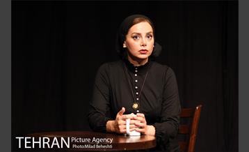 نمایش سنگ ها برای آنتیگون 13