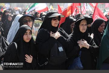 اقامه نماز بر پیکر آقای شهید ایران - 1 25