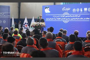 آغاز طرح واکسیناسیون آنفلوانزای پاکبانان و کارگران خدمات شهری شهرداری تهران 22