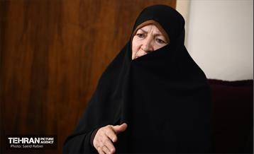 حضور شهردار تهران در منزل شهیدان الله کرمی 16