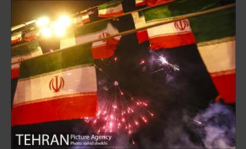 نور افشانی در میدان انقلاب بمناسبت 22 بهمن 14