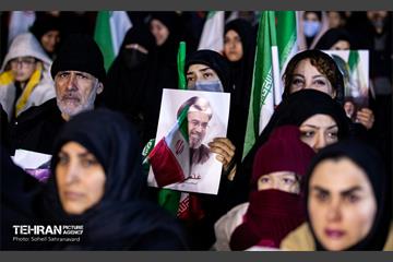 مراسم وداع با شهدای ناوشکن دنا در میدان ولیعصر(عج)