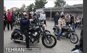 بزرگترین همایش اتومبیلهای دو دیفرانسیل تهران‎ 24