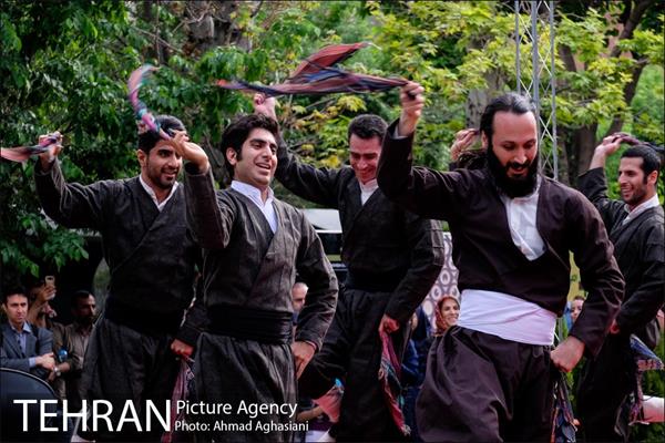 "رقص کردی" در جشن خانه تئاتر 12