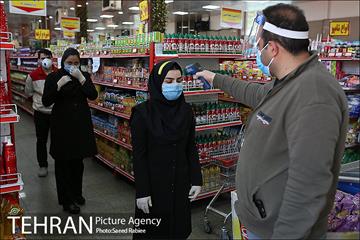 اجرای طرح فاصله گذاری اجتماعی در میدان میوه و تره بار صادقیه 12