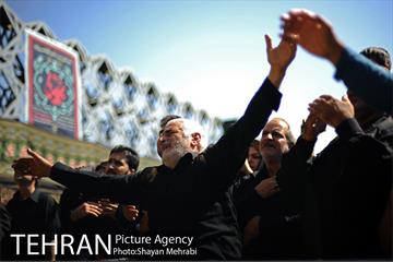 مراسم عاشورای حسینی در میدان امام حسین(ع) 7