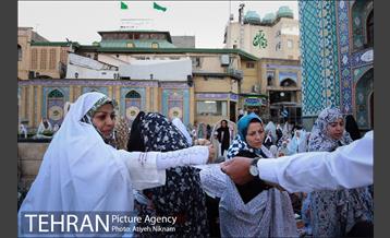 اقامه نماز عید فطر امامزاده صالح 4