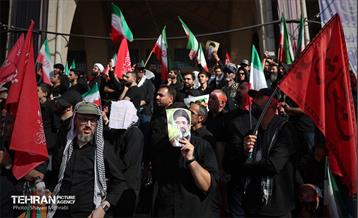 اقامه نماز بر پیکر آقای شهید ایران - 3 21