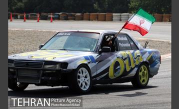 مراسم بدرقه قهرمان دریفت ایران در پیست آزادی 18