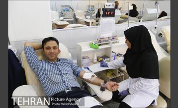 بازدید شهردار تهران  از اداره کل انتقال خون استان تهران 22