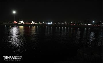 المان نوری بین الحرمین در دریاچه شهدای خلیج فارس  2