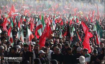 اقامه نماز بر پیکر آقای شهید ایران - 1 50