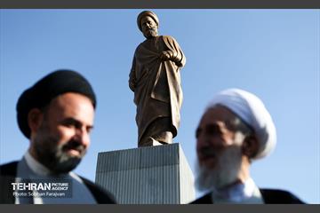 رونمایی از مجسمه «علامه امینی» 14