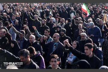 اجتماع مردم تهران در پی شهادت رهبر انقلاب - 1 64