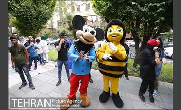 گذر فرهنگی هنری پنجشنبه های بلوار کشاورز 10