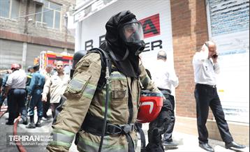 آتش‌سوزی انبار چسب در بازار تهران 13