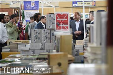 بازدید شهردار تهران از نمایشگاه کتاب در مجموعه شهر آفتاب 1