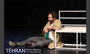 نمایش وصیت نامه خانم سارا‎ 3