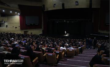 نمایش "هفتاد و سه" 28