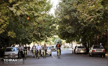 پویش سه شنبه های بدون خودرو در منطقه 8