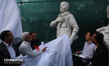 رونمایی از مجسمه های 6 شهید در منطقه 15 11