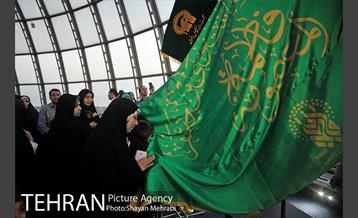 اهتزاز پرچم حرم حضرت معصومه (س) در برج میلاد 27