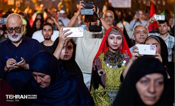 جشن وحدت در میدان انقلاب اسلامی