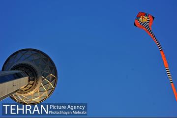 برج میلاد میزبان لاله های بهاری و تخم مرغ های رنگی 19