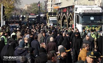 تشییع پیکرهای ۱۰۰ شهید گمنام از مقابل دانشگاه تهران 37