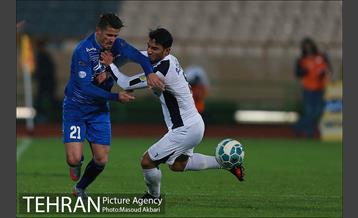 دیدار تیم های فوتبال استقلال تهران و پیکان