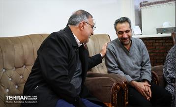 قرار خدمت؛ دیدار شهردار تهران با خانواده شهید مختار بشیری 3