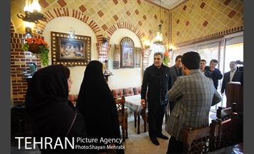 کتابگردی پیروز حناچی سرپرست شهرداری تهران در روز کتاب 11