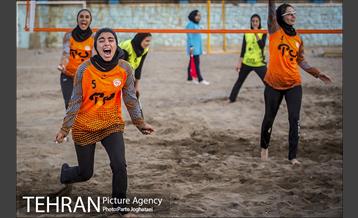 مسابقات والیبال ماسه‌ای زنان تهران 14