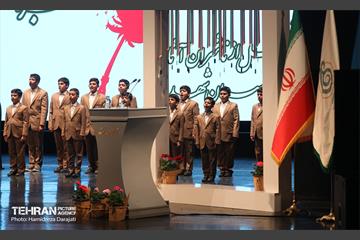 آیین تجلیل از ناشران آثار مادران و همسران شهید 33