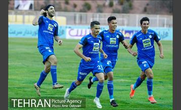 دیدار تیم‌های سایپا و استقلال تهران در لیگ برتر فوتبال ایران 18