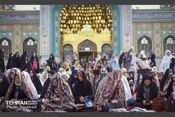 اقامه نماز عید فطر در امامزادگان پنج تن لویزان  26