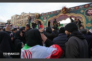 تشییع پیکر ۱۰۰ شهید مردمی و مدافع امنیت در تهران - 1 16