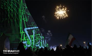 نورافشانی جشن پیروزی انقلاب اسلامی در میدان آزادی 7