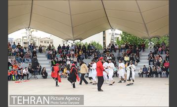 جشنواره بادبادک ها در بوستان آب و آتش 19