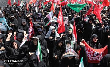 اقامه نماز بر پیکر آقای شهید ایران - 1 3