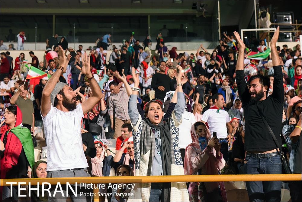 تماشای دیدار تیم‌های ملی ایران و پرتقال در استادیوم آزادی 27