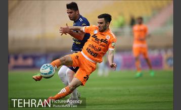 دیدار تیم های فوتبال استقلال خوزستان و سایپا تهران