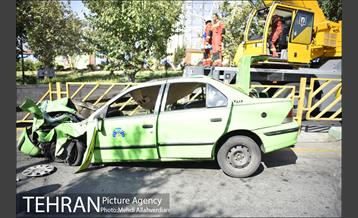 سقوط جرثقیل در بزرگراه شهید محلاتی 10