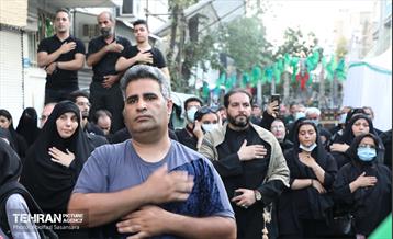 حضور شهردار منطقه هشت در مراسم عزاداری روز عاشورا