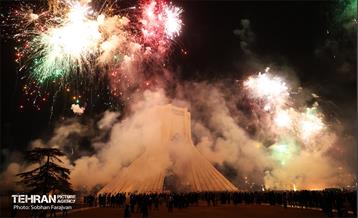 نورافشانی جشن پیروزی انقلاب اسلامی در میدان آزادی 22