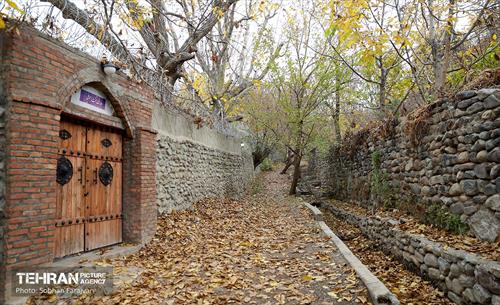 طبیعت پاییزی کوچه باغ‌های محله کن 25